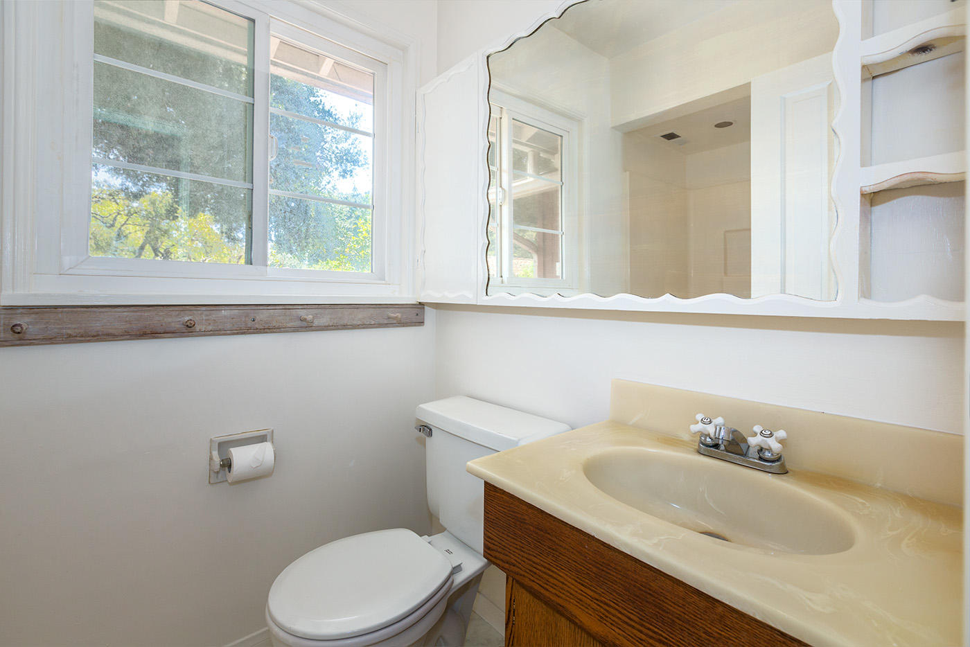 426 North Ontare Road Santa Barbara, CA 93105 - Photo 15 of 32 Back bathroom