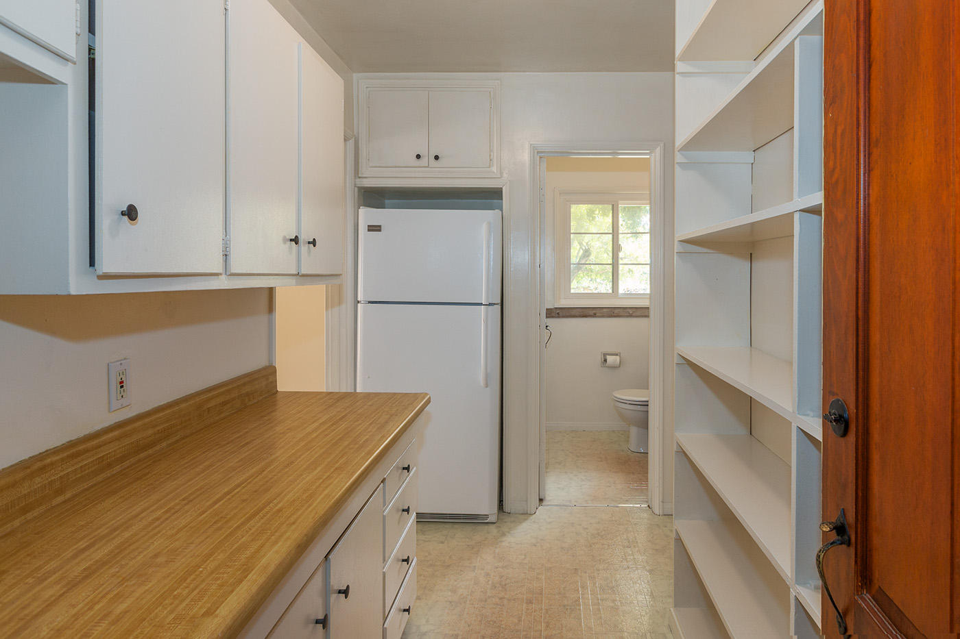 426 North Ontare Road Santa Barbara, CA 93105 - Photo 17 of 32 Off kitchen area connects to bathroom