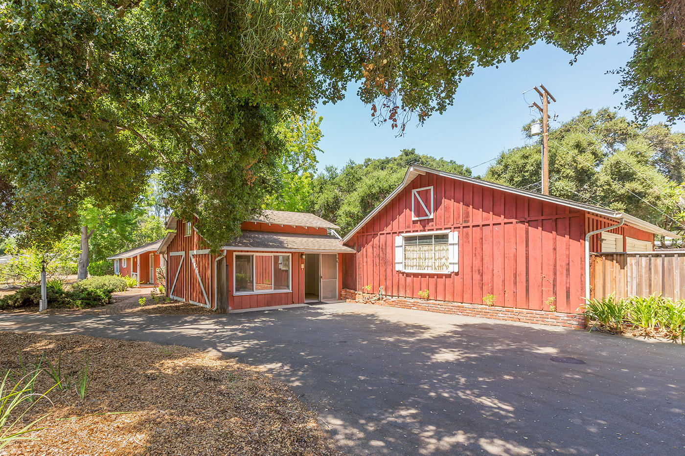 426 North Ontare Road Santa Barbara, CA 93105 - Photo 28 of 32 Spacious driveway