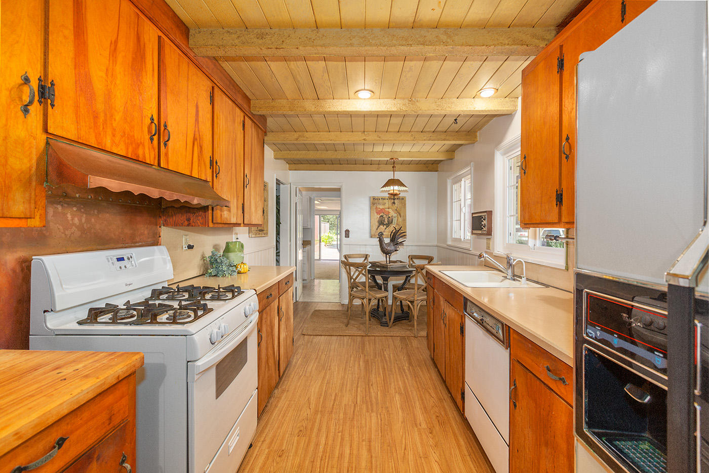 426 North Ontare Road Santa Barbara, CA 93105 - Photo 6 of 32 Kitchen from entry