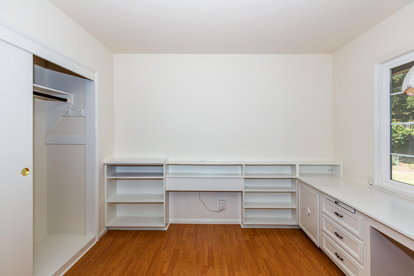 426 North Ontare Road Santa Barbara, CA 93105 - Photo 10 of 32 Bedroom 2 with built ins