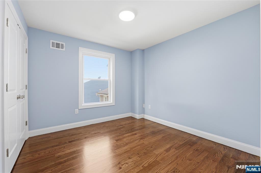 23 Edwin Place Newark, NJ 07112 - Photo 6 of 32