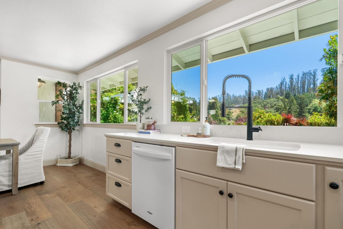 860 Larkin Valley Road Watsonville, CA 95076 - Photo 12 of 81 Gallery Image 12