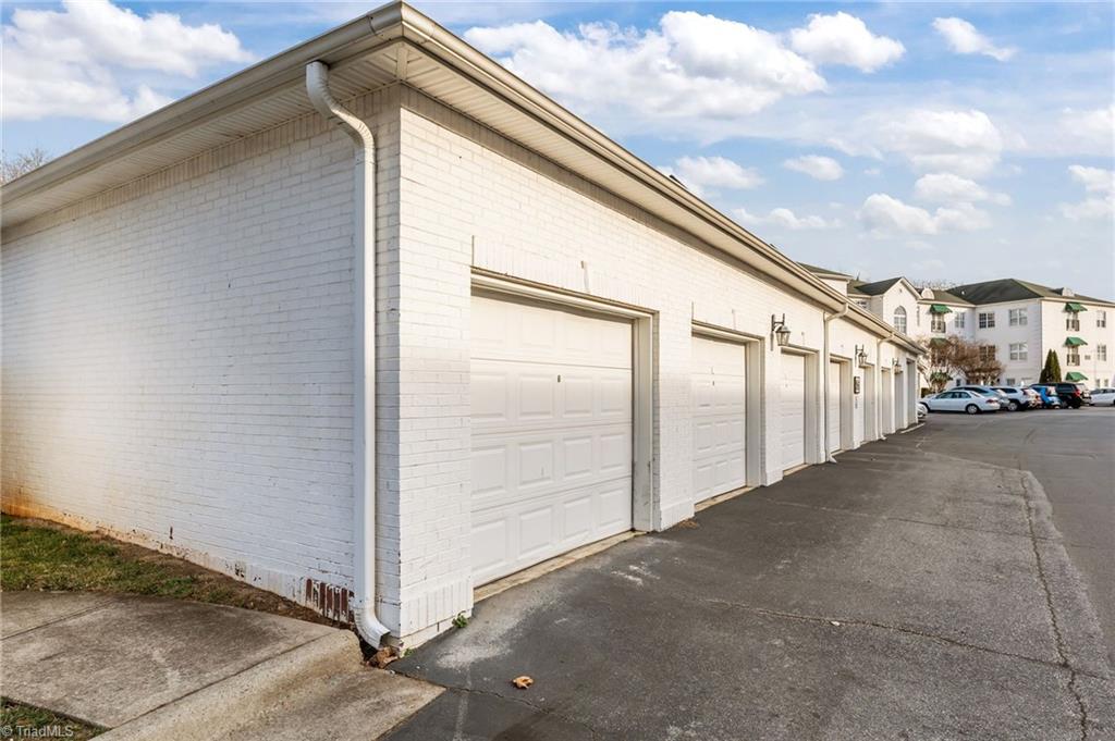 108 Sunset Circle, Unit 203 Greensboro, NC 27408 - Photo 27 of 38