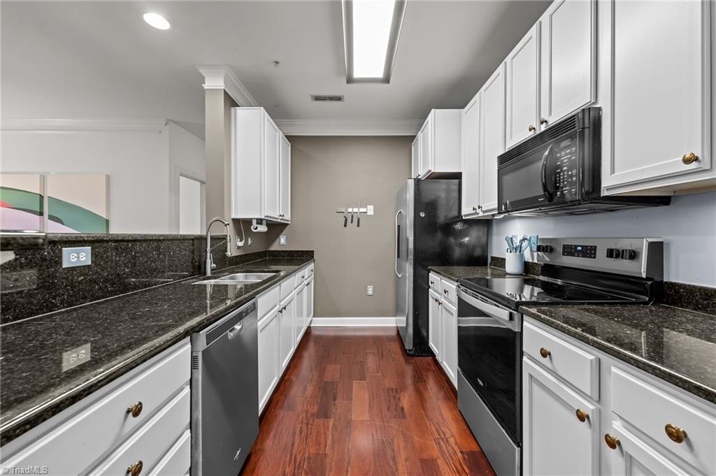 108 Sunset Circle, Unit 203 Greensboro, NC 27408 - Photo 8 of 38