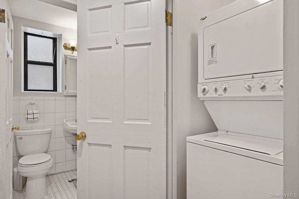 914 Wynnewood Road, Unit LL4 Pelham, NY 10803 - Photo 18 of 22 a bathroom with a toilet and a sink