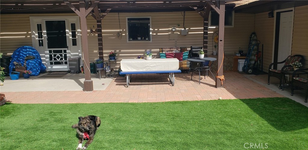 965 Snowbird Road Wrightwood, CA 92397 - Photo 26 of 28 a backyard of a house with table and chairs