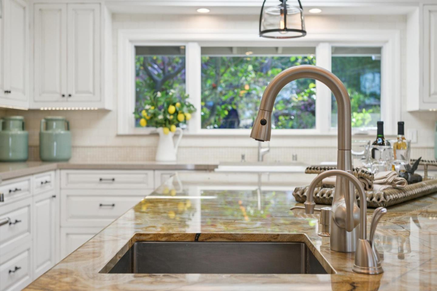 520 Darrell Road Hillsborough, CA 94010 - Photo 13 of 104