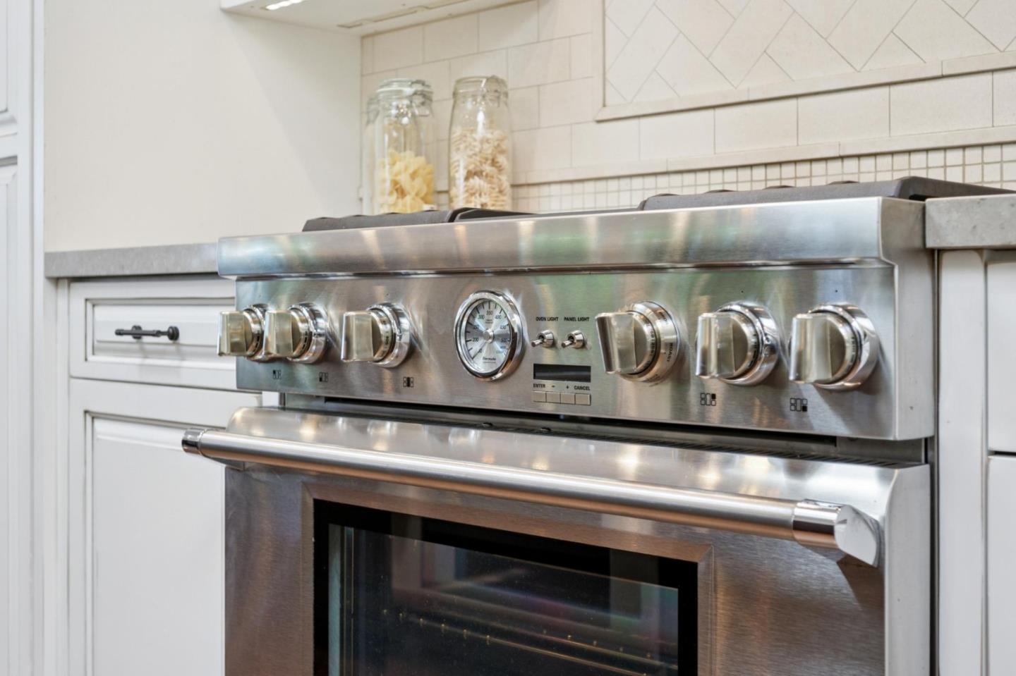 520 Darrell Road Hillsborough, CA 94010 - Photo 14 of 104