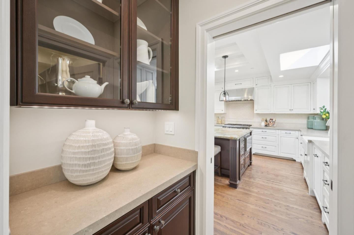 520 Darrell Road Hillsborough, CA 94010 - Photo 16 of 104