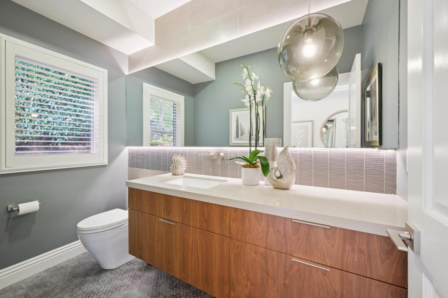 520 Darrell Road Hillsborough, CA 94010 - Photo 22 of 104