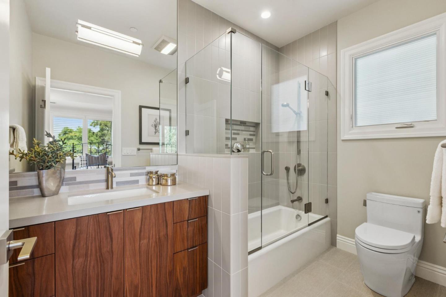 520 Darrell Road Hillsborough, CA 94010 - Photo 36 of 104