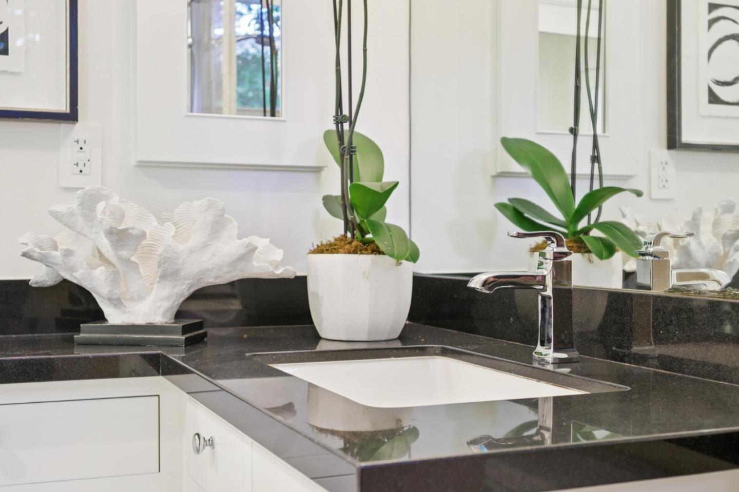 520 Darrell Road Hillsborough, CA 94010 - Photo 47 of 104