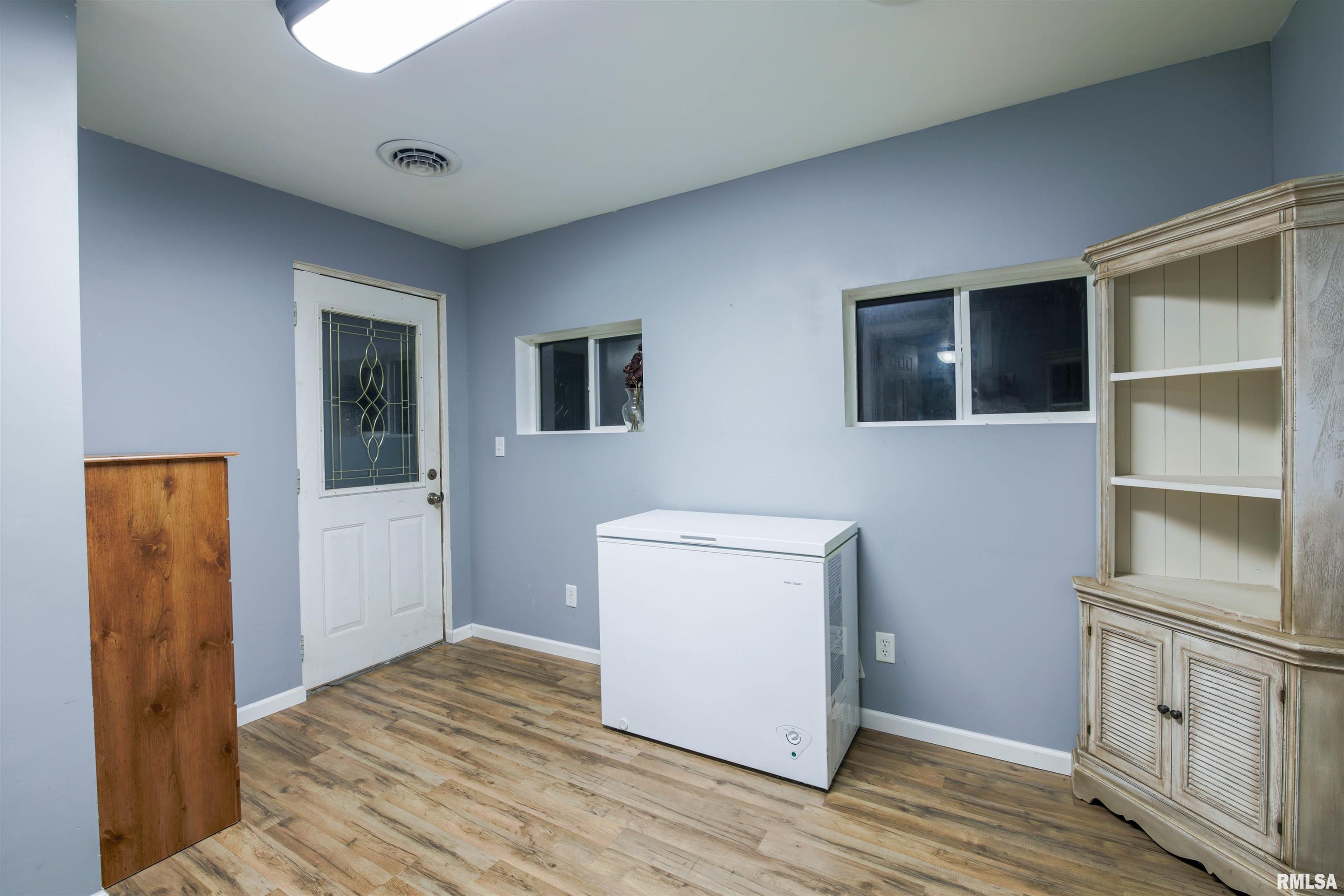 1562 Spring Bay Road East Peoria, IL 61611 - Photo 17 of 52