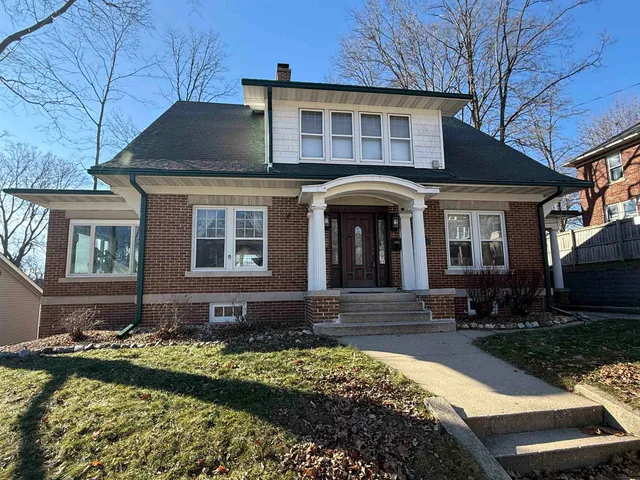 $400,000 | 326 South Wisconsin Street, Janesville, WI 53545