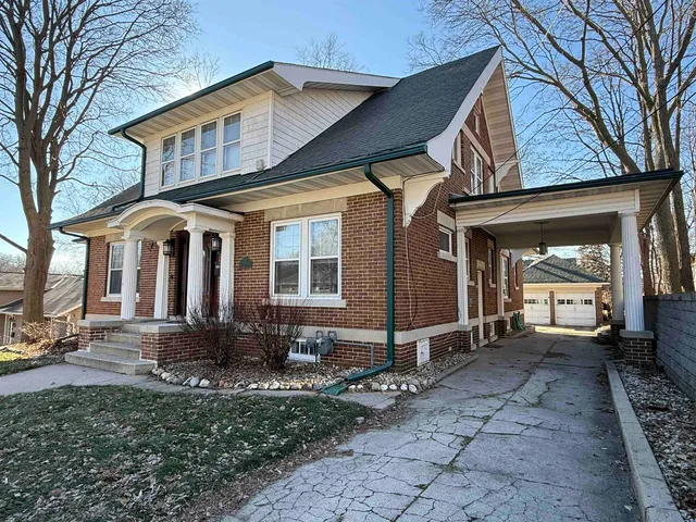 $400,000 | 326 South Wisconsin Street, Janesville, WI 53545