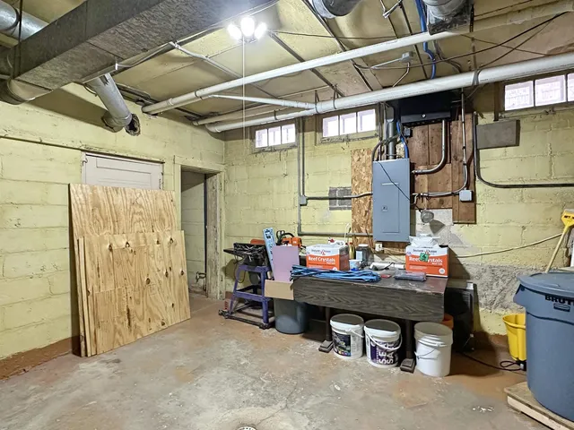 $400,000 | 326 South Wisconsin Street, Janesville, WI 53545