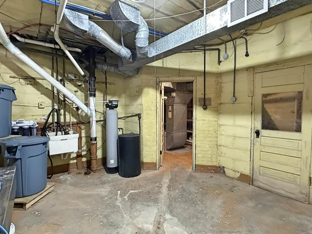 $400,000 | 326 South Wisconsin Street, Janesville, WI 53545