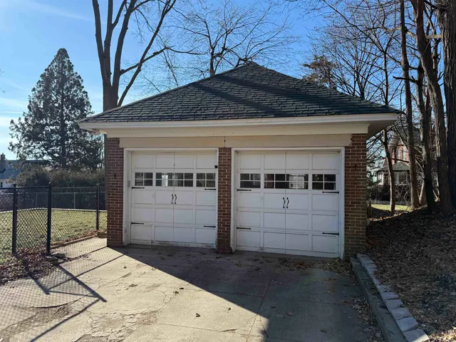 $400,000 | 326 South Wisconsin Street, Janesville, WI 53545