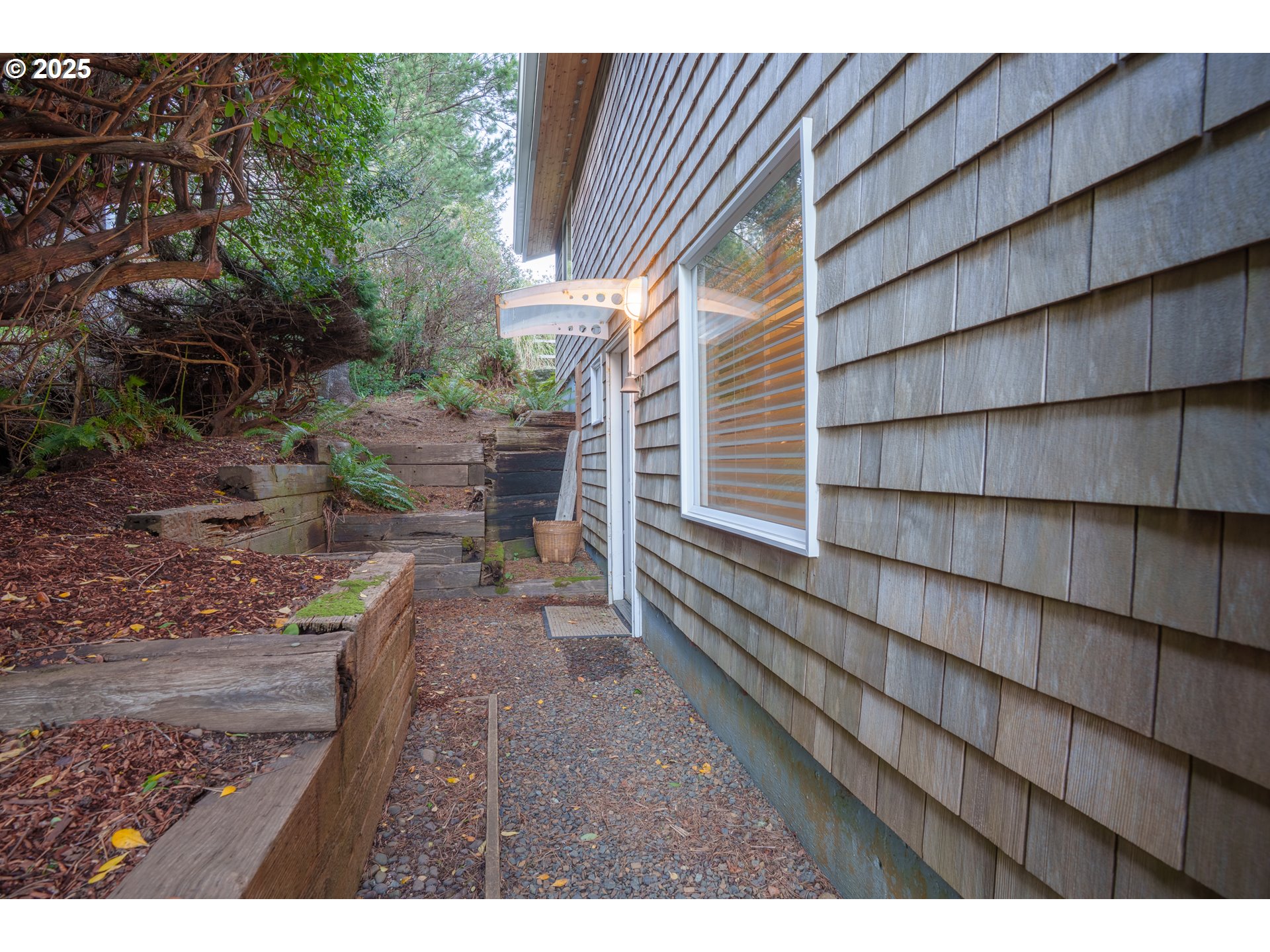 8120 Nehalem Road Nehalem, OR 97131 - Photo 4 of 26 Entrance/Foyer