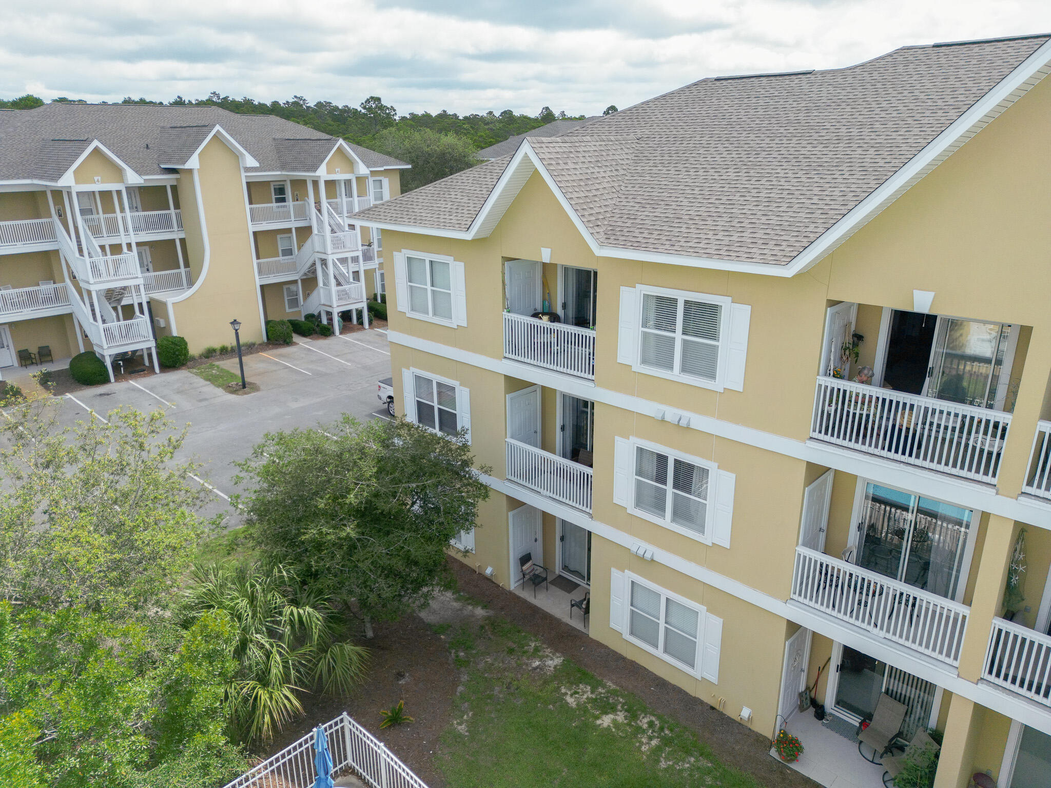 34 Heron's Watch Way, Unit 5205 Santa Rosa Beach, FL 32459 - Photo 40 of 50 a front view of a residential apartment building with a yard