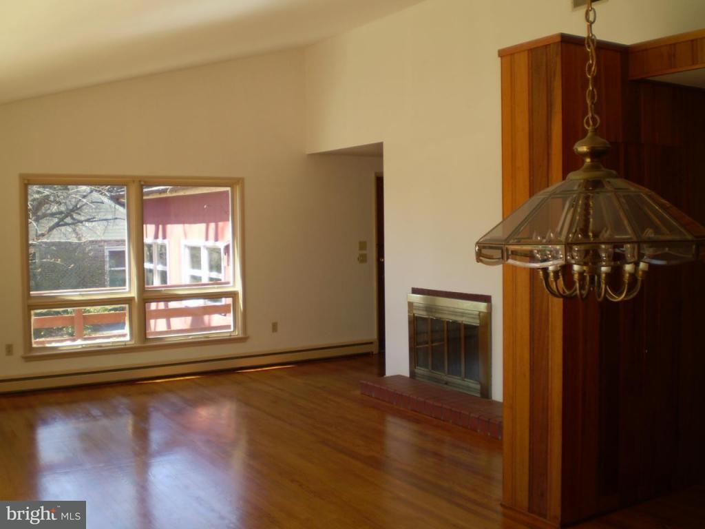 118 Springhouse Road Lancaster, PA 17603 - Photo 3 of 10 Gallery Image 3