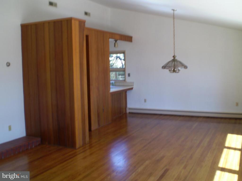 118 Springhouse Road Lancaster, PA 17603 - Photo 4 of 10 Gallery Image 4