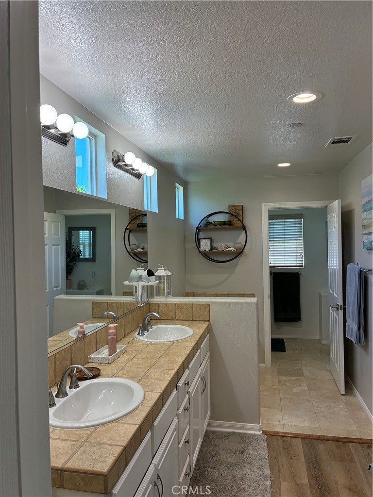 6 Snapdragon Street Ladera Ranch, CA 92694 - Photo 17 of 39 Master Bath