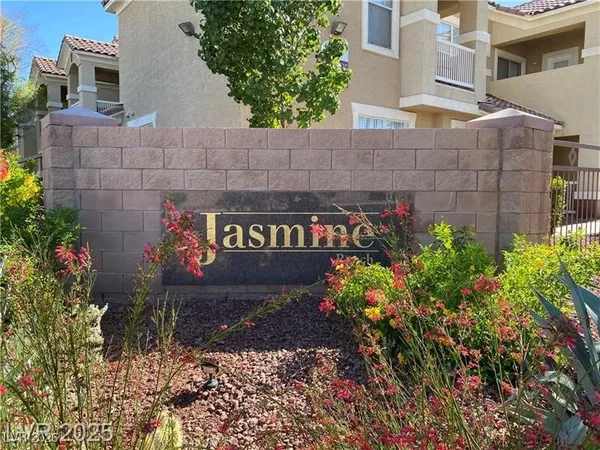 $1,520 | 5855 Valley Drive, Unit 2034, North Las Vegas, NV 89031