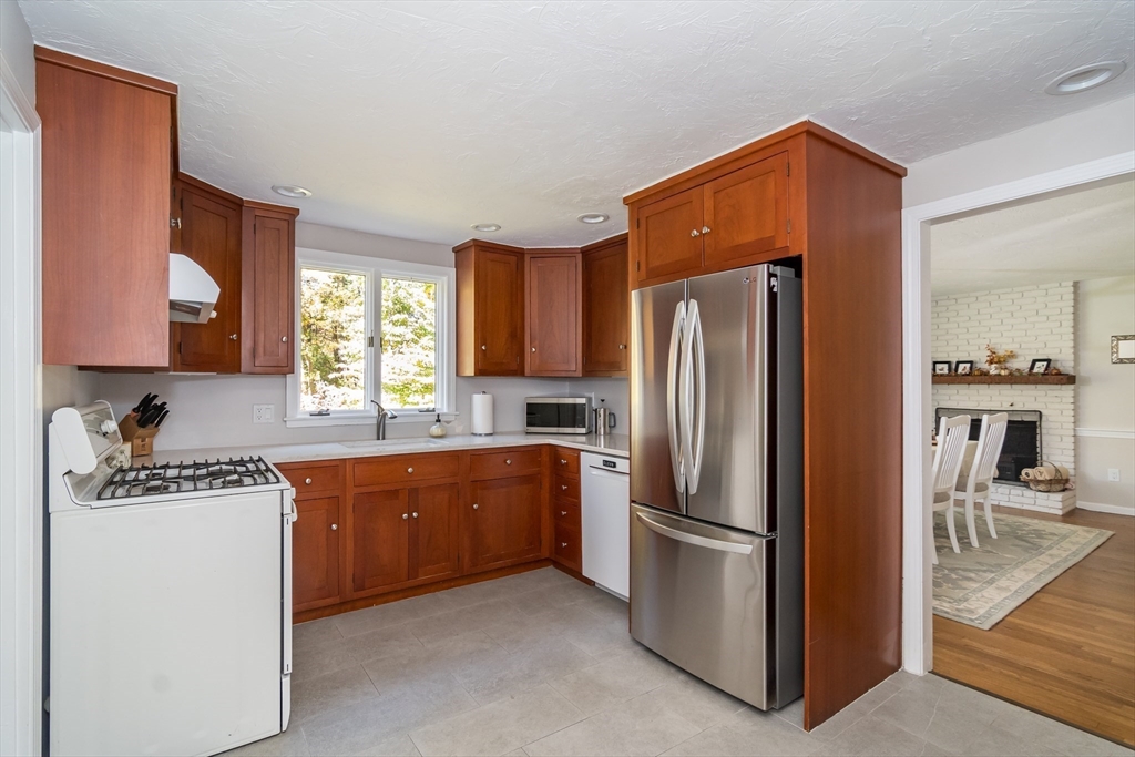 28 Ridge Hill Road Sudbury, MA 01776 - Photo 8 of 35