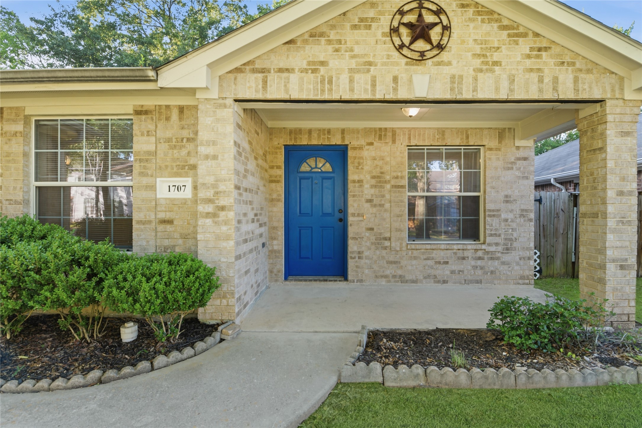 1707 Longview Street Conroe, TX 77301 - Photo 2 of 24