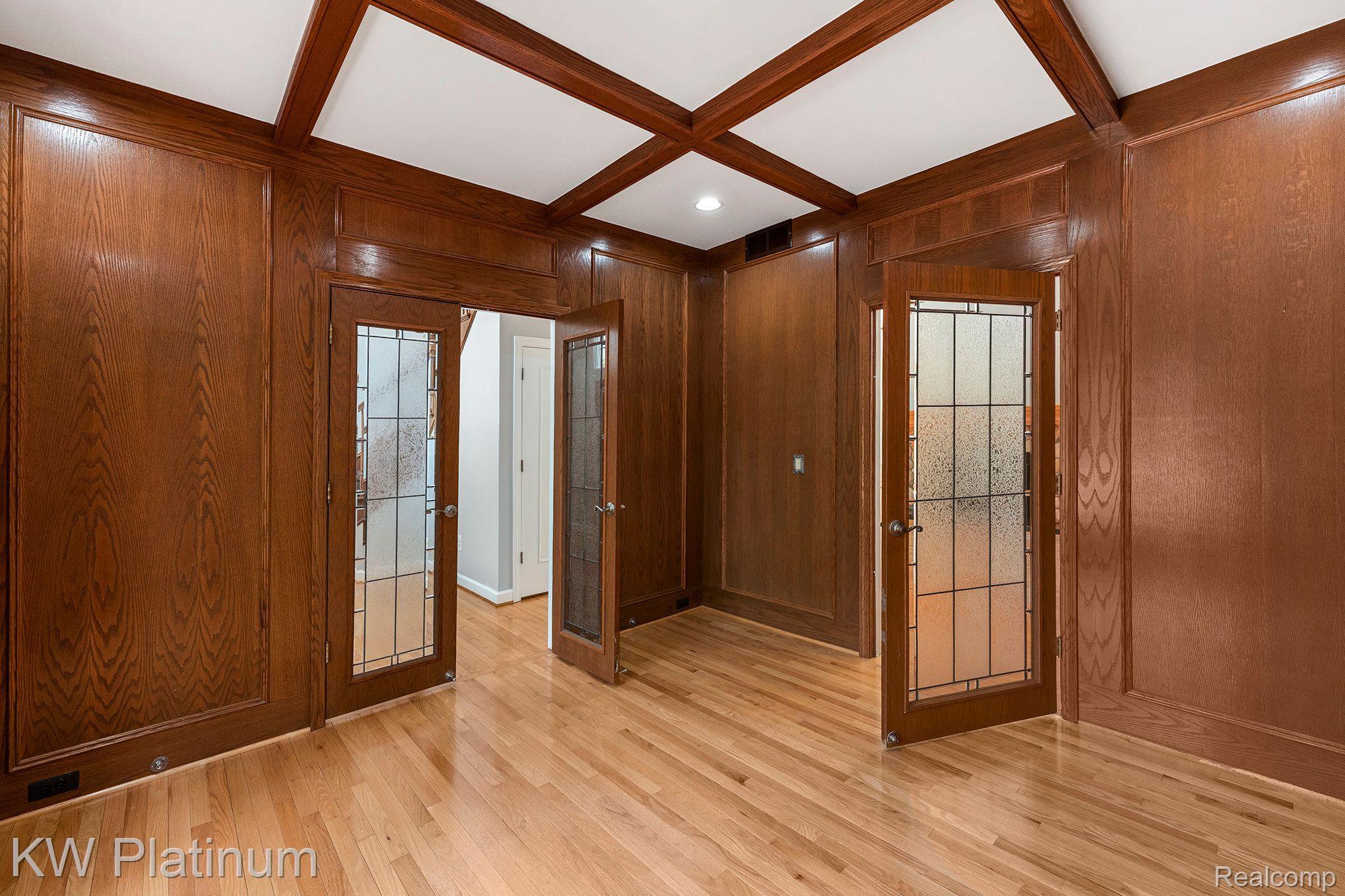 4525 Valley View Rochester, MI 48306 - Photo 28 of 49 Gallery Image 28