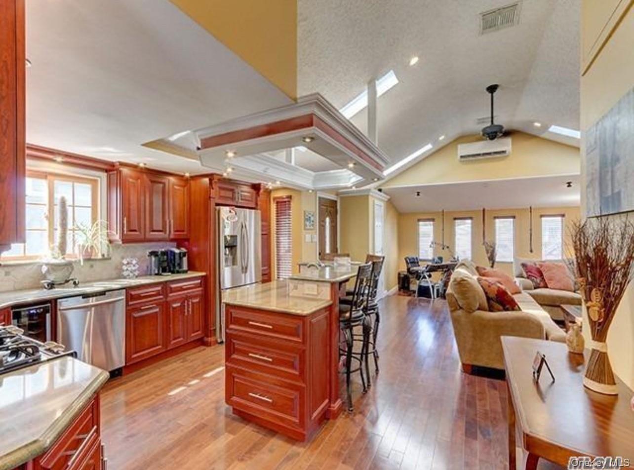 123 Clubhouse Road Bellmore, NY 11710 - Photo 3 of 4