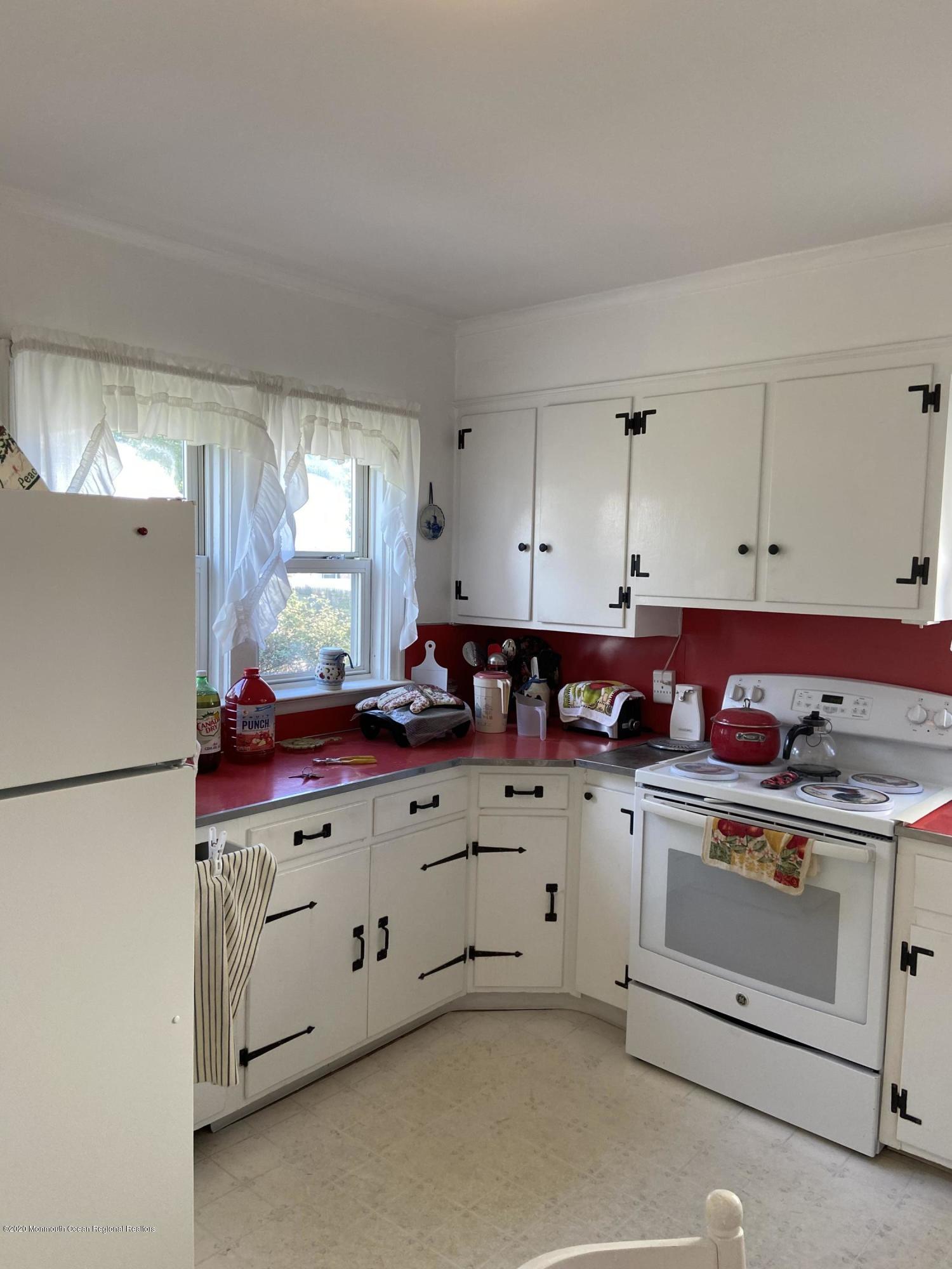 23 St George Place Keyport, NJ 07735 - Photo 4 of 11 IMG-0386