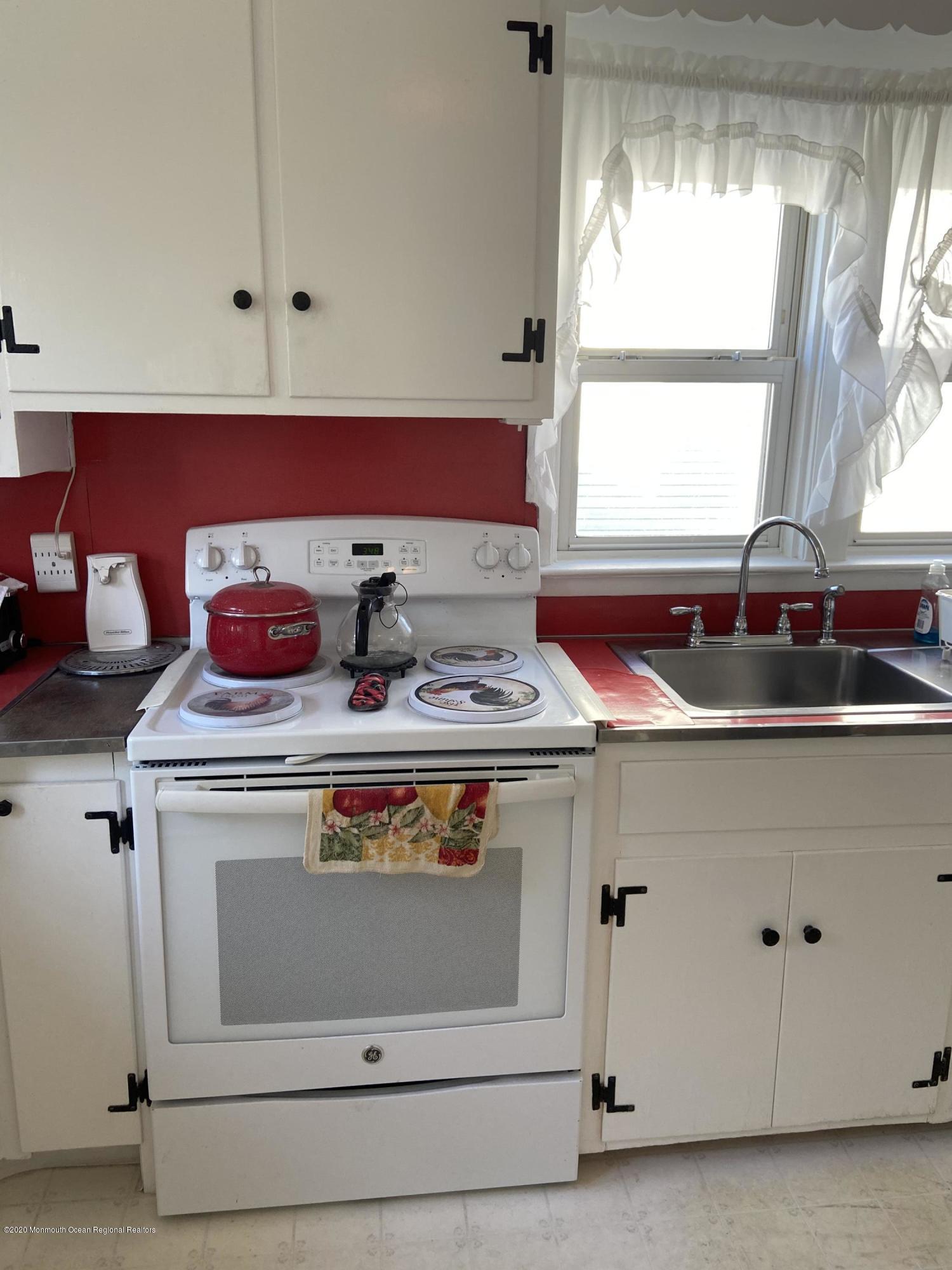 23 St George Place Keyport, NJ 07735 - Photo 5 of 11 IMG-0383