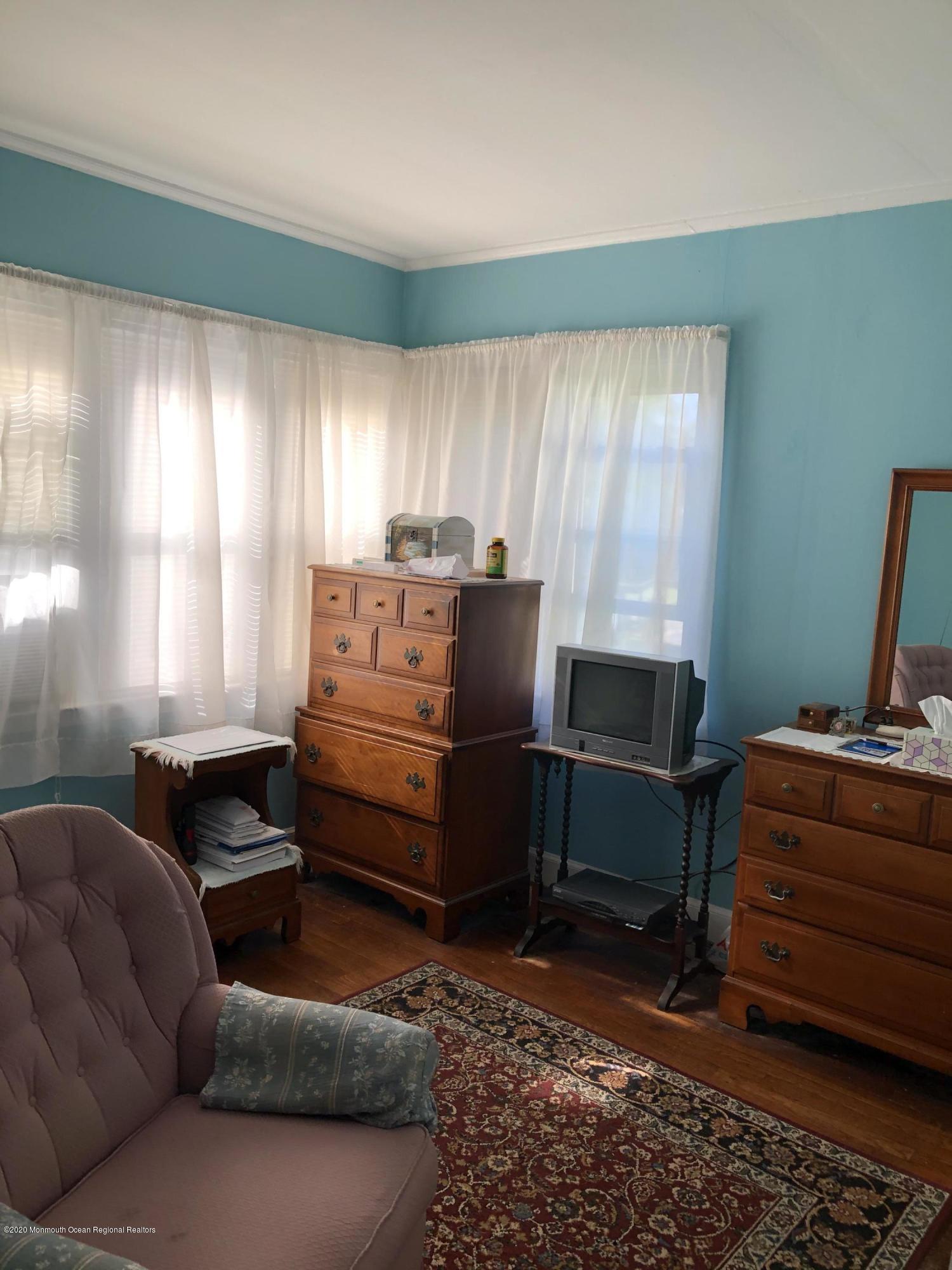 23 St George Place Keyport, NJ 07735 - Photo 10 of 11 IMG-7088