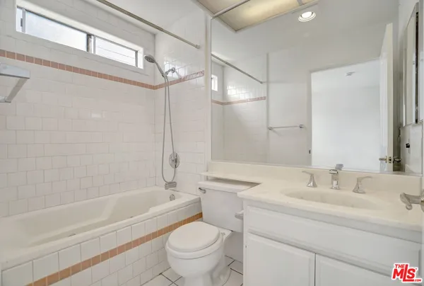 $625,000 | 10926 Moorpark Street, Unit 13, North Hollywood, CA 91602