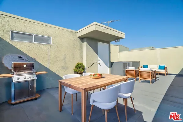 $625,000 | 10926 Moorpark Street, Unit 13, North Hollywood, CA 91602