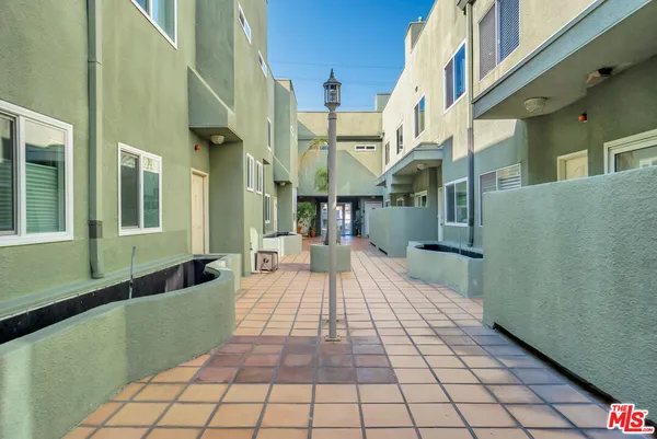 $625,000 | 10926 Moorpark Street, Unit 13, North Hollywood, CA 91602