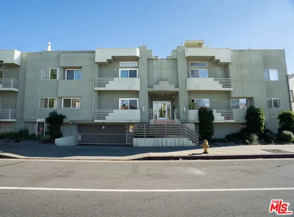 $625,000 | 10926 Moorpark Street, Unit 13, North Hollywood, CA 91602