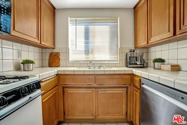 $625,000 | 10926 Moorpark Street, Unit 13, North Hollywood, CA 91602