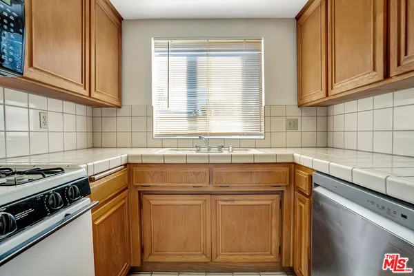 $625,000 | 10926 Moorpark Street, Unit 13, North Hollywood, CA 91602