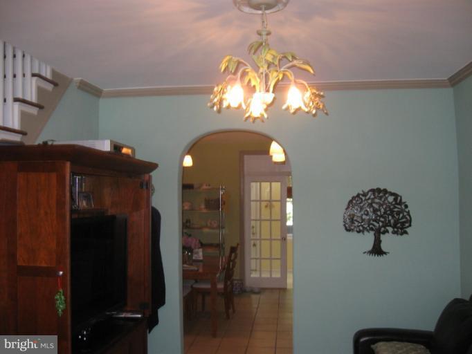 3015 Keswick Road Baltimore, MD 21211 - Photo 18 of 26 Living Room