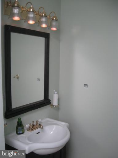 3015 Keswick Road Baltimore, MD 21211 - Photo 10 of 26 Bath