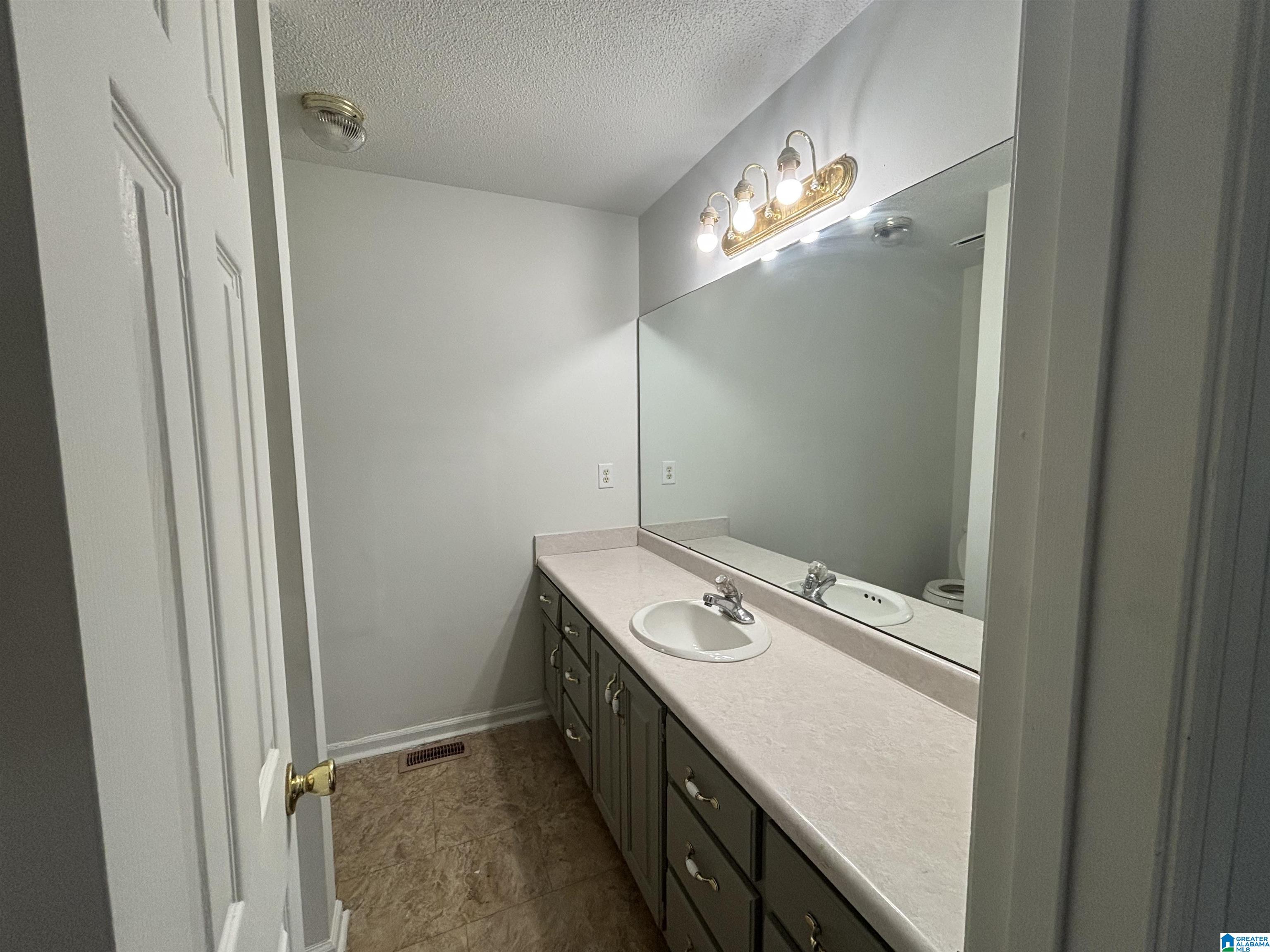 2466 Mikell Road Hayden, AL 35079 - Photo 3 of 18