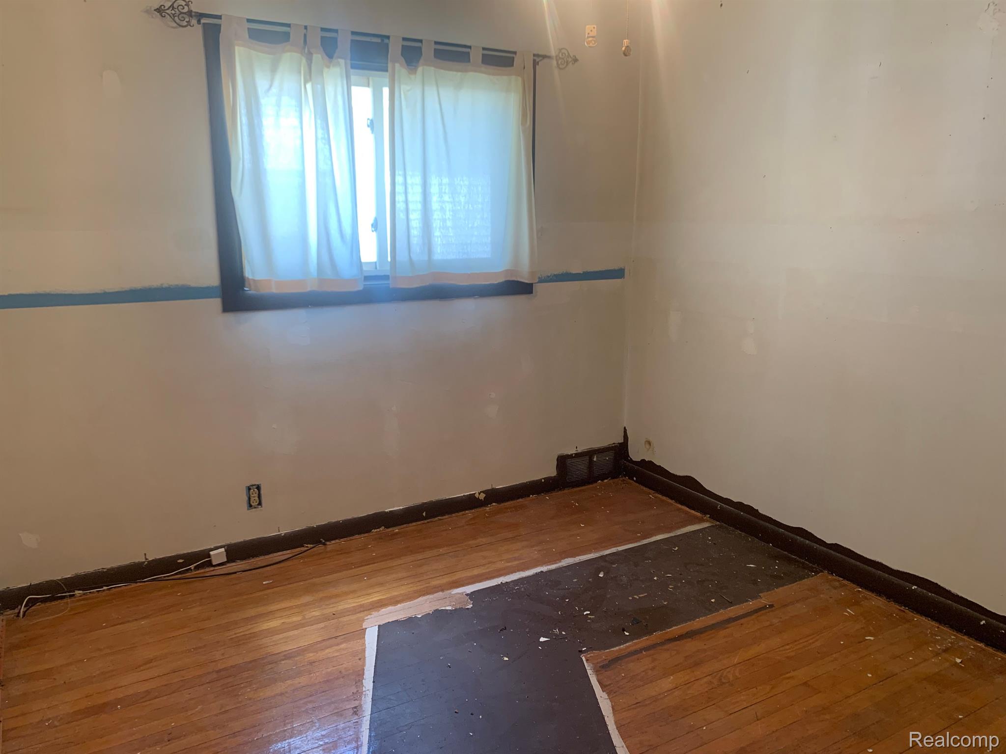 14854 Stephens Road Eastpointe, MI 48021 - Photo 7 of 18 Gallery Image 7