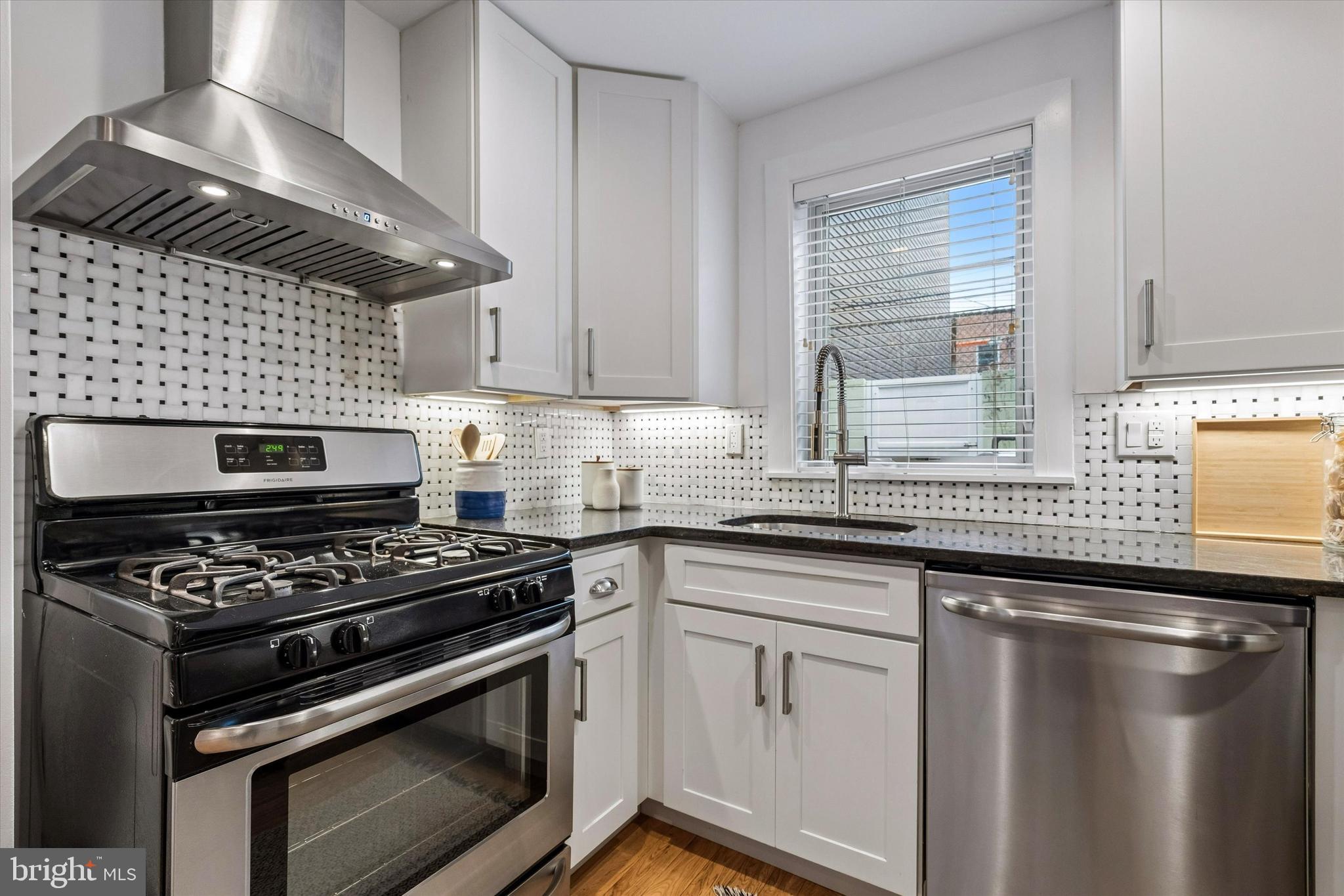 313 Mercy Street Philadelphia, PA 19148 - Photo 12 of 25