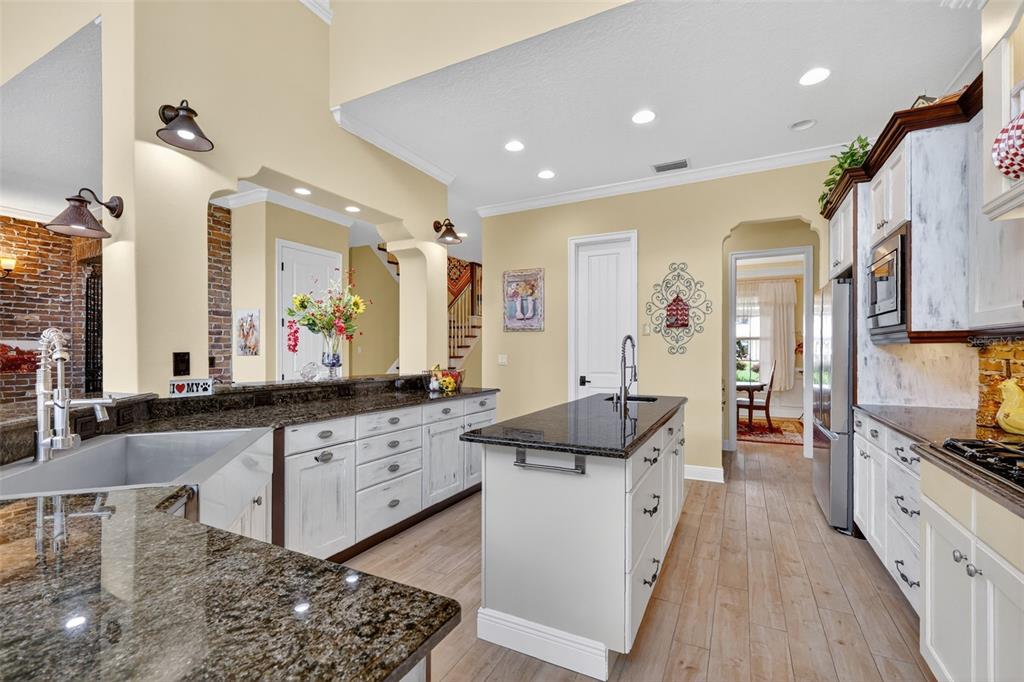 404 Long And Winding Road Howey-in-the-Hills, FL 34737 - Photo 13 of 68