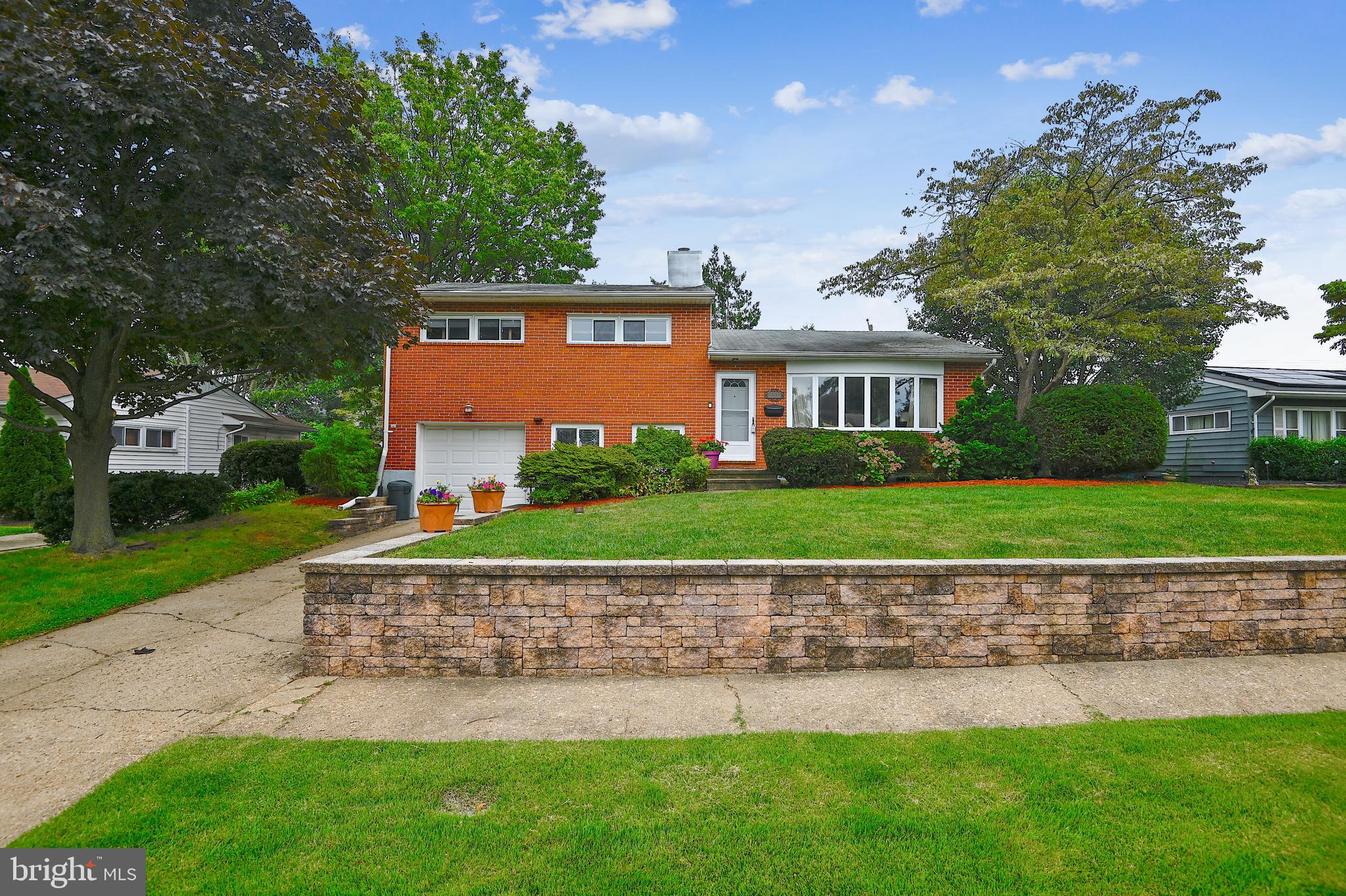 1009 Collwood Road Baltimore, MD 21228 - Photo 1 of 28 Front view w/Retaining wall
