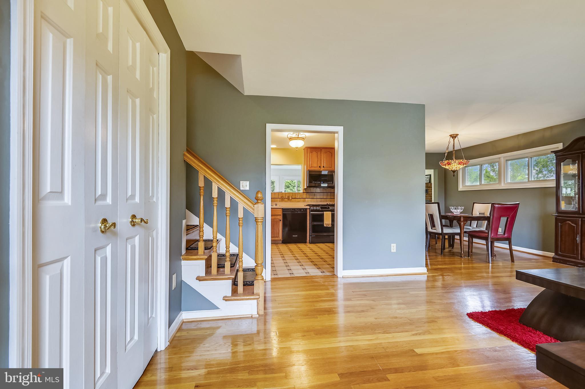 1009 Collwood Road Baltimore, MD 21228 - Photo 2 of 28 Living Room